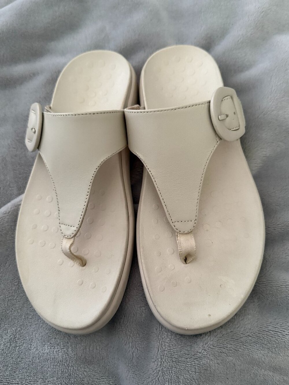 Vionic Recovery Rx Sandal - Creamy White - EUC - Size 7 - Buckle Design